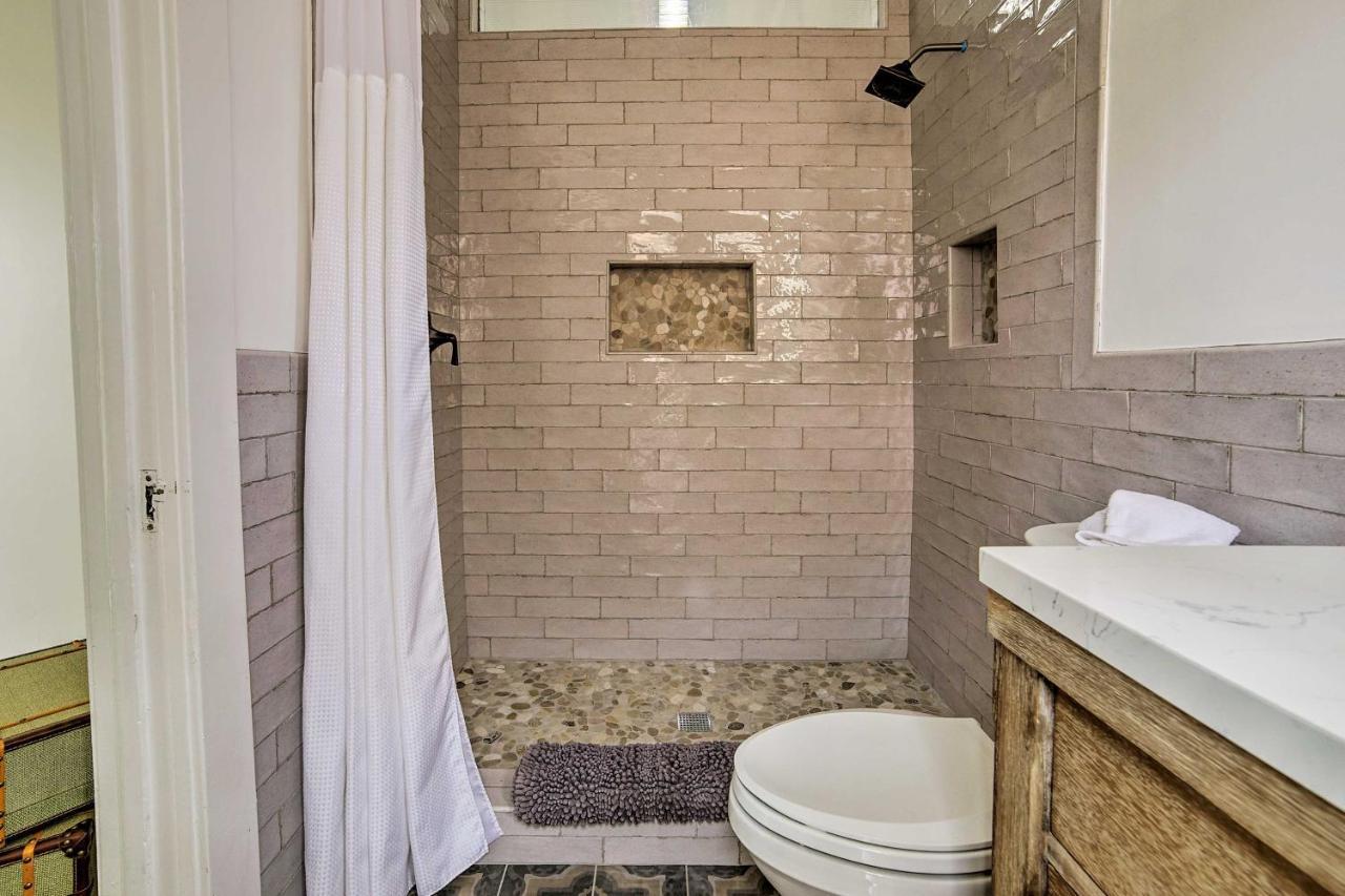Charming Renovated Avalon Townhome, Walk To Beach! 외부 사진